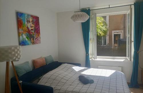 Toul Apartment | Joli studio au rdc avec cour