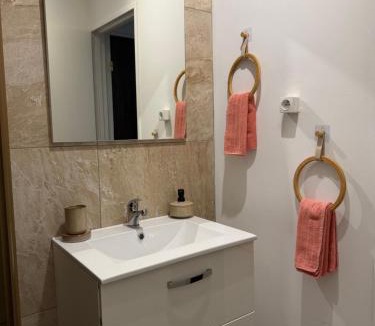Moulins Apartment | Joli studio avec parking privé