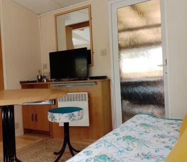 Sanguinet Other | jolie bungalow 2 pas du lac