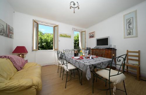Auzat Bed & Breakfast | Jolie chambre au calme à Auzat