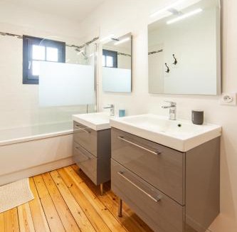Mauleon House | Jolie m'Home - Maison 15 pers, 5 sdb, 5 WC, proche Puy du Fou