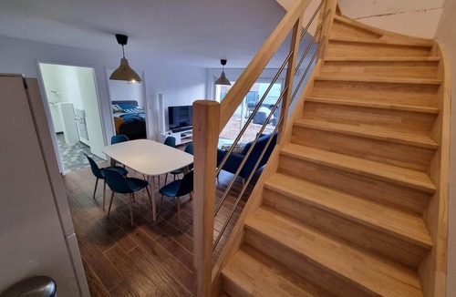 Saint-Denis-de-l'Hotel House | Jolie Maison Récente, au Calme