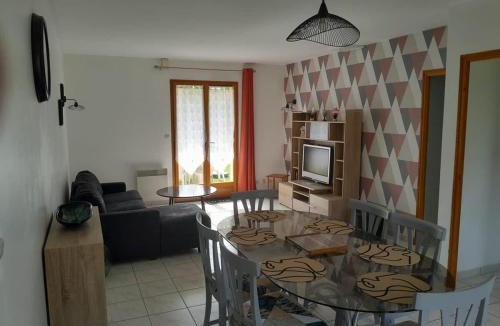 Bussac House | Jolie maison à la campagne avec piscine