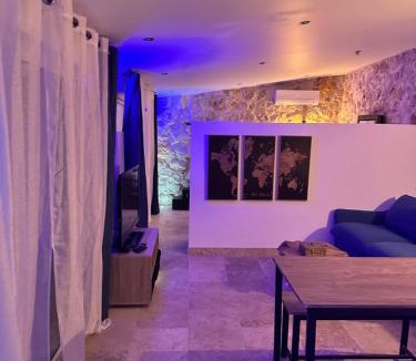 Bouc-Bel-Air Apartment | Jolie maison avec vue sur piscine