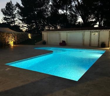 Bouc-Bel-Air Apartment | Jolie maison avec vue sur piscine