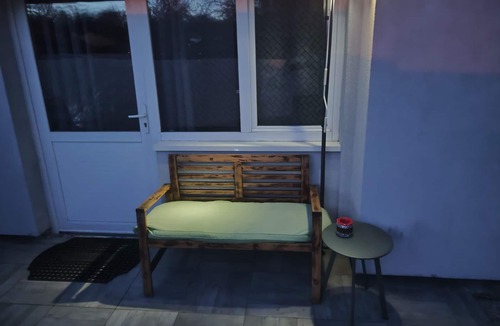 Roissy-en-Brie Apartment | Jolie Maisonnette Avec Terrasse et Jardin