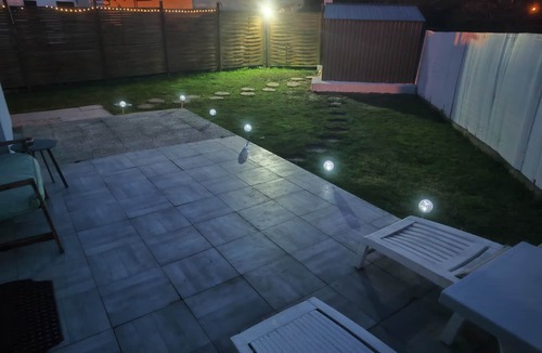 Roissy-en-Brie Apartment | Jolie Maisonnette Avec Terrasse et Jardin