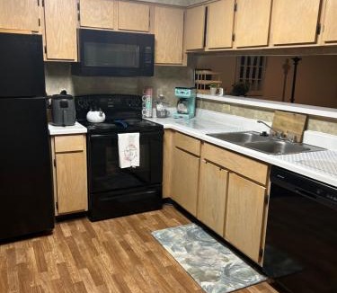 Cordova Apartment | Jolly Accommodations Express - Sleeps 7