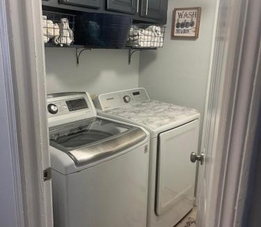 Ellendale House | Jolly Accommodations & Suite-Sleeps 10