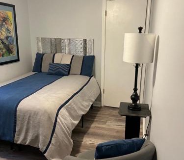 Ellendale House | Jolly Accommodations & Suite-Sleeps 10