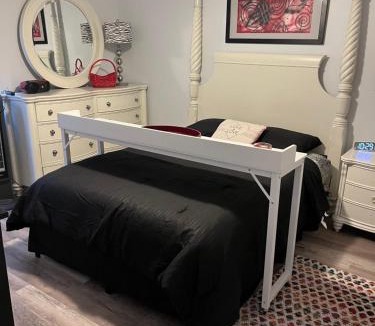 Ellendale House | Jolly Accommodations & Suite-Sleeps 10