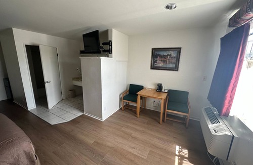 Marina del Rey Hotel | Jolly Roger Hotel