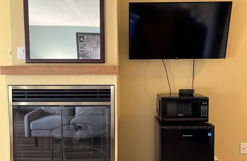 Otter Lake Resort | Jolly Roger Inn & Resort