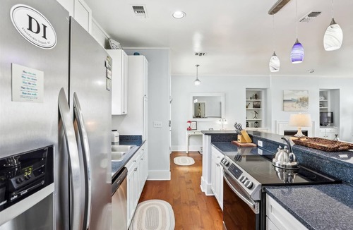 Melrose on the Beach Cottage | JonBie THE Maison OCEANFRONT with Golf cart