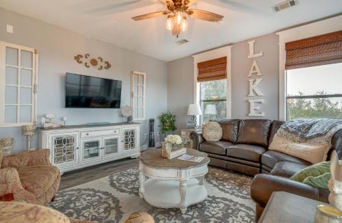 Jonestown House | Jonestown Condo on Lake Travis w/2 Balconies!