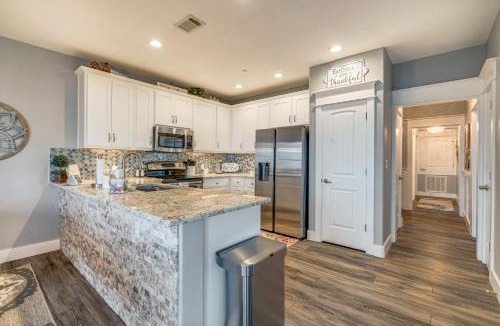 Jonestown House | Jonestown Condo on Lake Travis w/2 Balconies!