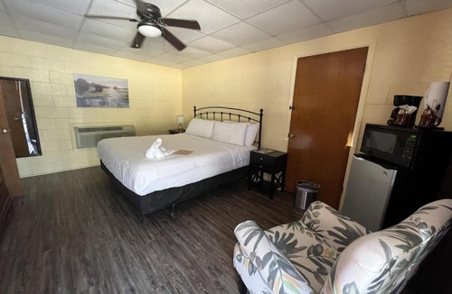 Mount Ida Hotel | Joplin Inn King Guest Room