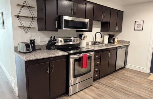 West Jordan Apartment | Jordan Landing Gem: 3 BR Apt, Pet Friendly