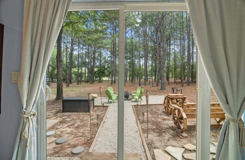 Navasota RV Rental | Jordan's Crossing: The Glamping Experience w/Outdoor Shower