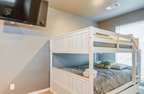 Gilchrist House | Jordan's Sandcastle, Beachfront, 20 yrds to Beach, Sleeps 17, Dog Friendly