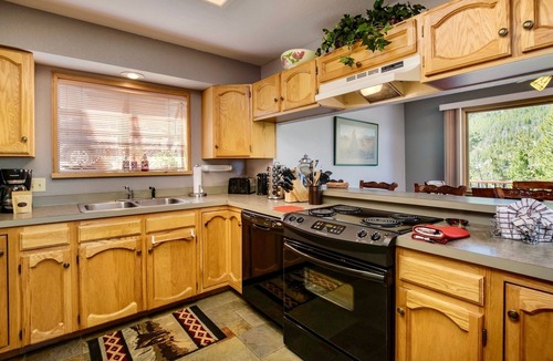Windcliff Estates House | Jordan Vacation Home at Windcliff by RedAwning