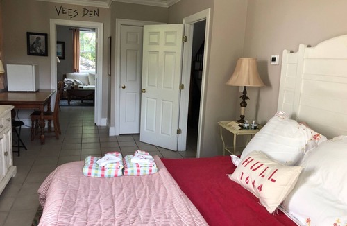 Hull Bed & Breakfast | Josephine's Bed & Breakfast