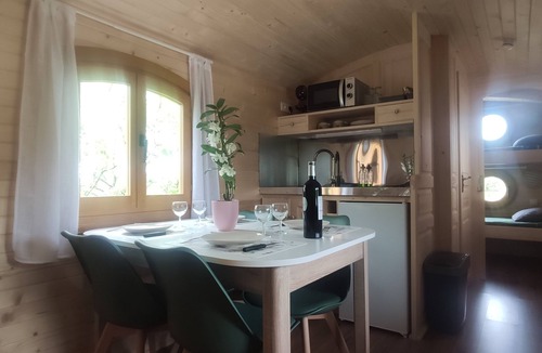 Veyrines-de-Domme House | Josephine's "La Salamandre" trailers