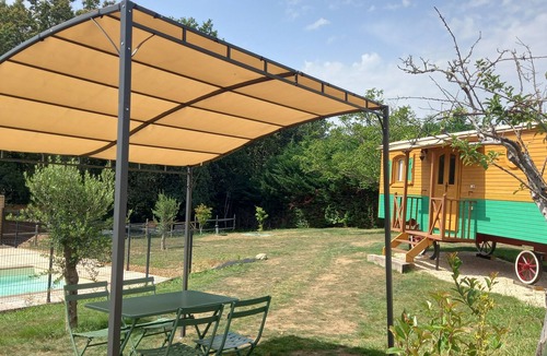 Veyrines-de-Domme House | Josephine's "La Salamandre" trailers