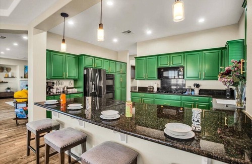 Terra Lago House | Joshua Tree Escape: Pool Spa BBQ & Sleeps 12!