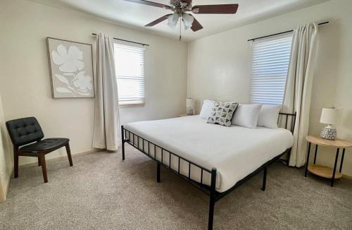 Joslyn Castle Apartment | Joslyn 6-Cozy in Midtown Omaha