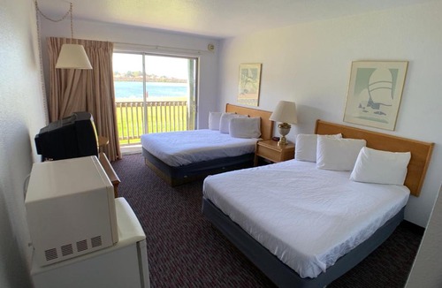 Gold Beach Hotel | Jot's Resort