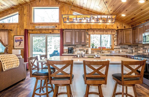 Bartlett Ski Chalet | Journey's End - 4BR Chalet 7 Min to Attitash