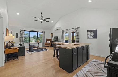 Fredericksburg Cabin | Joy-City on a Hill at Spring Creek