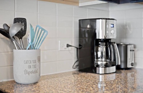 Evanston Apartment | "Joy of Evanston" 1BDR, KING EXEC Suite, pool+Gym