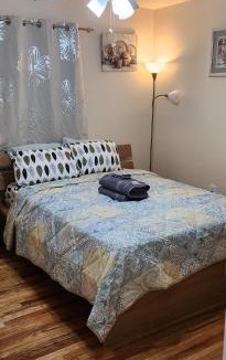 Lower Vailsburg House | Joy queen room 6A