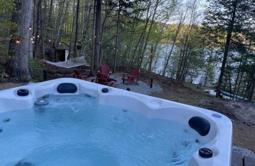 Bowman Ski Chalet | Joy's Chalet - Hottub, Lake, & Cottage