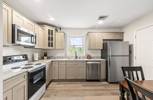 Lawnton House | Joyful 5-Bedroom Home w/Private Backyard