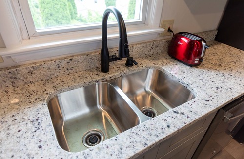 Lawnton House | Joyful 5-Bedroom Home w/Private Backyard