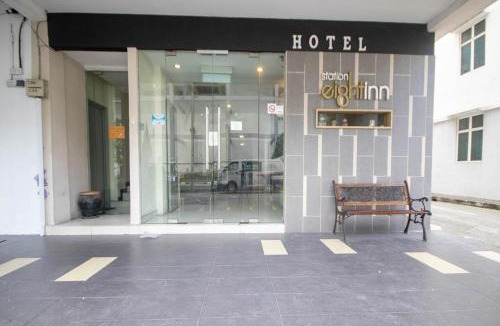 Taman Pengkalan Jaya Hotel | JQ Station Eight Inn