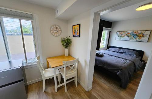 Vanier North Apartment | JstLikeHome - Old Ottawa Suite & Guesthouse