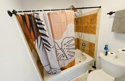 Vanier North Apartment | JstLikeHome - Old Ottawa Suite & Guesthouse