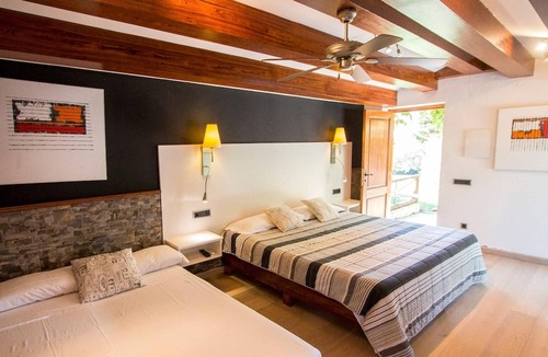 Sils Villa | Juan Pedro Lloret 561.456 Villa Natura