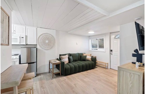 Juanita Apartment | Juanita Bay Cottages B2