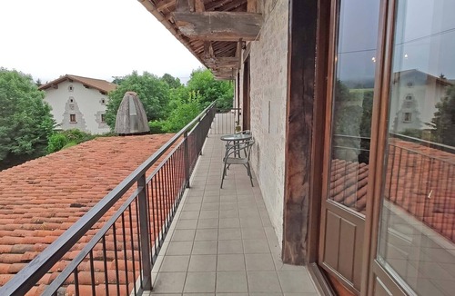 Larraun House | Juansarenea -Suzar: Spacious, cozy house with views in Navarre
