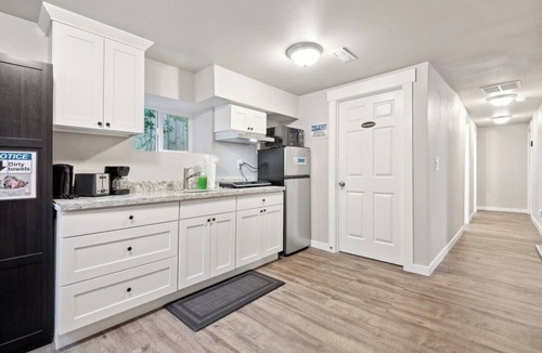 Atlantic House | Judkins Entire Lower Floor - Close to Downtown