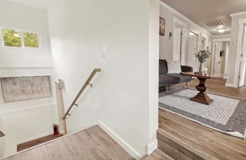 Atlantic House | Judkins Upper Suite Near Downtown & Light Rail