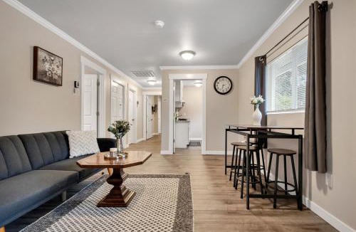 Atlantic House | Judkins Upper Suite Near Downtown & Light Rail