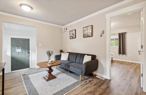 Atlantic House | Judkins Upper Suite Near Downtown & Light Rail