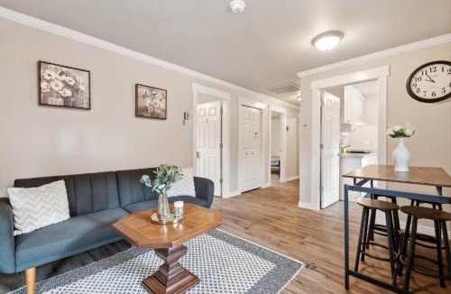 Atlantic House | Judkins Upper Suite Near Downtown & Light Rail