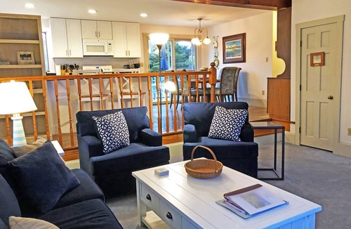 West of Town House | JUL-AUG AVAIL! Cute, Quiet, Centrally Located, Outdoor Shower, Large Yard, BBQ